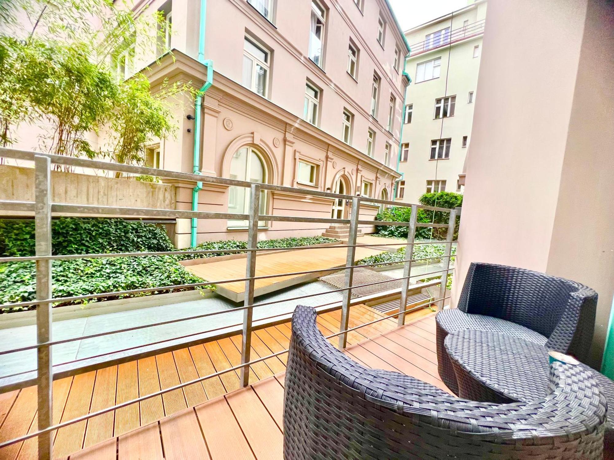 Exclusive Apartment Centrum Прага Екстериор снимка